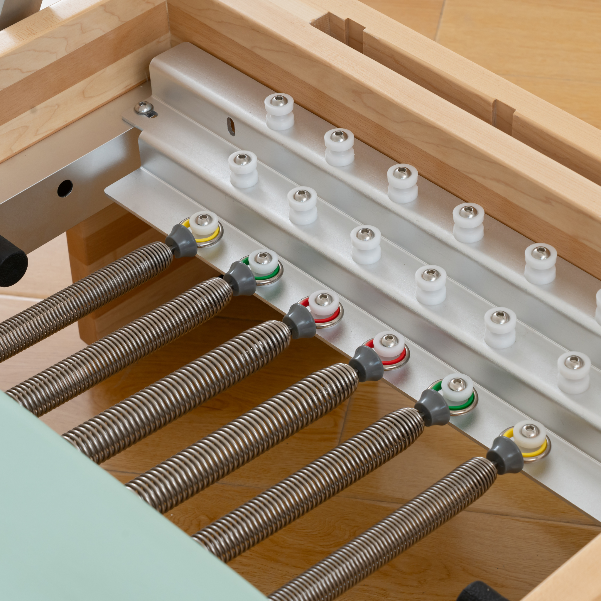 Kaleo Graphic Reformer – Maple & Oak Mix